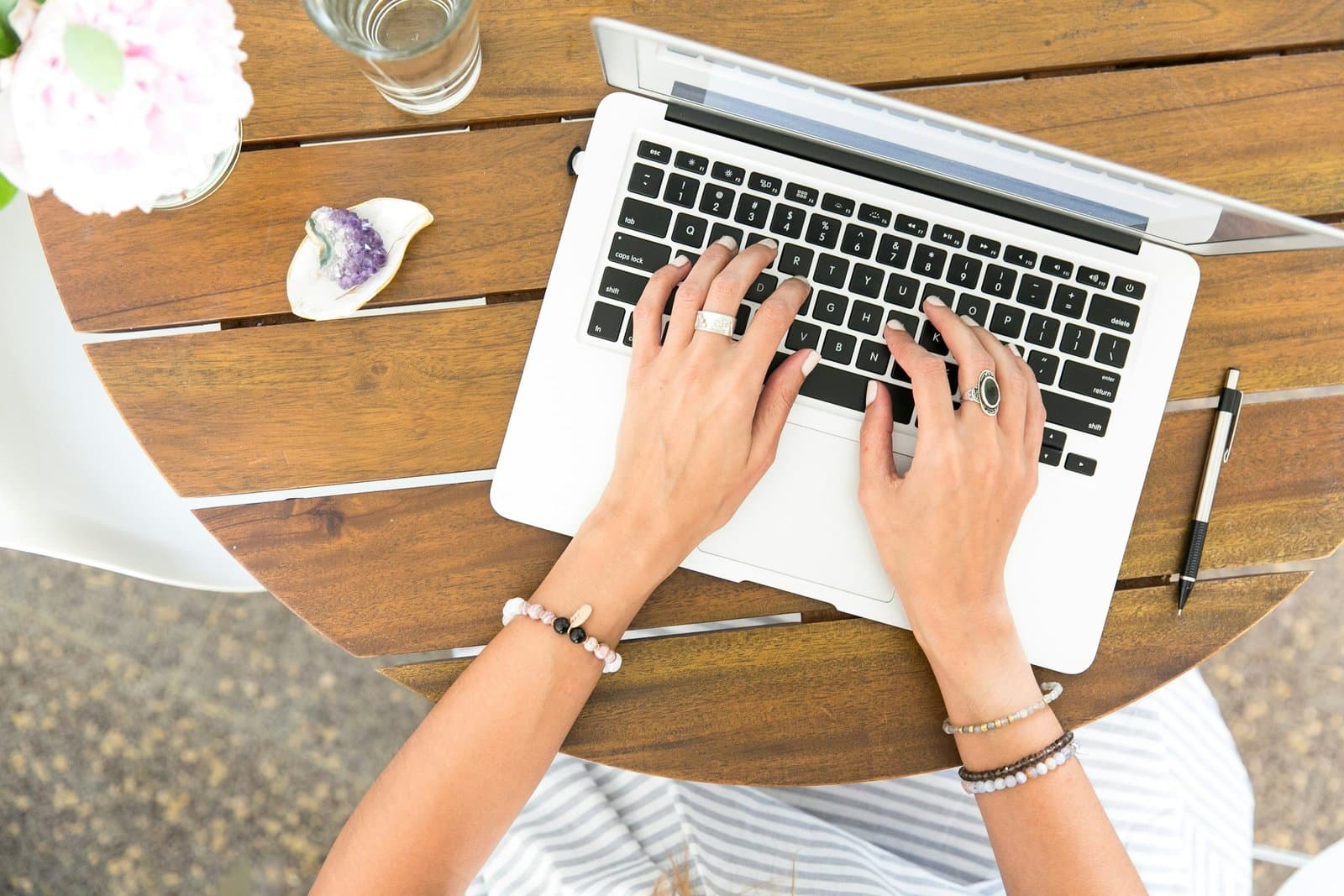 How to Write a Technology Essay With Conch AI