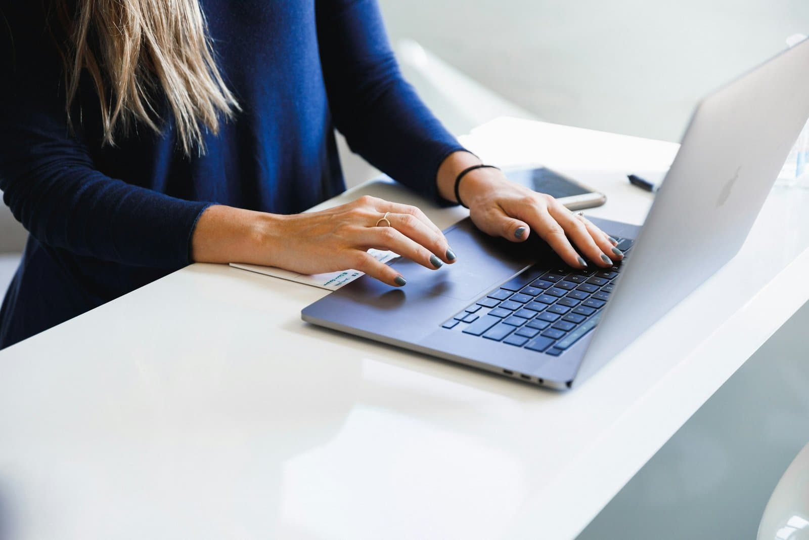 How to Write an Informative Essay Using Conch AI