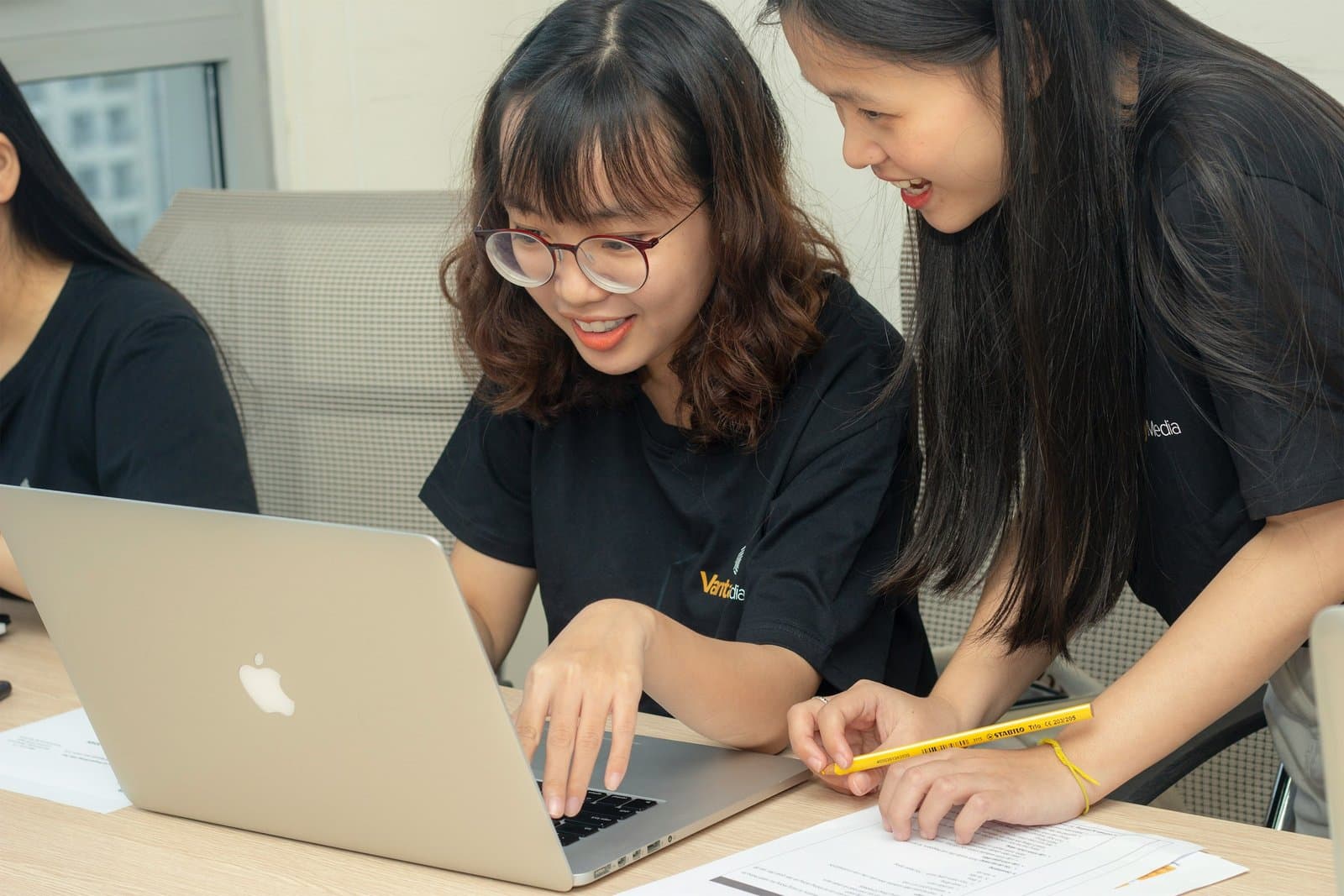 How to Use AI to Write a Paper with Conch AI